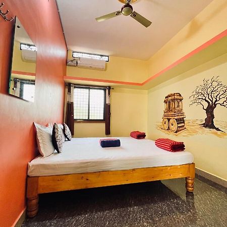 Vaibhav Home Stay ฮัมปี ภายนอก รูปภาพ