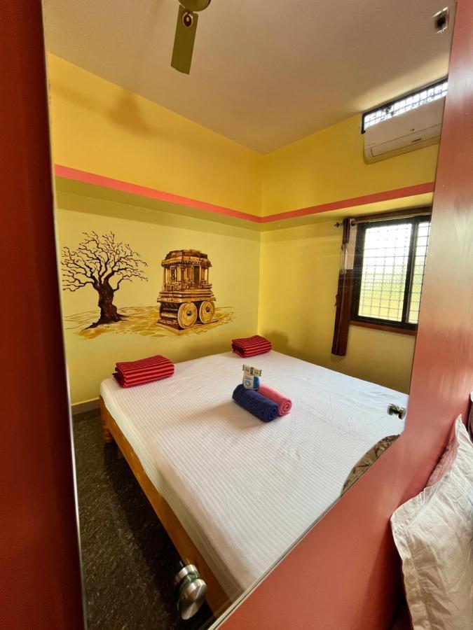 Vaibhav Home Stay ฮัมปี ภายนอก รูปภาพ