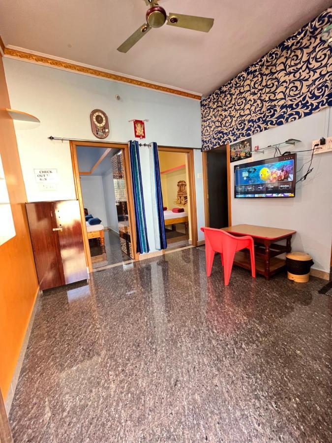 Vaibhav Home Stay ฮัมปี ภายนอก รูปภาพ