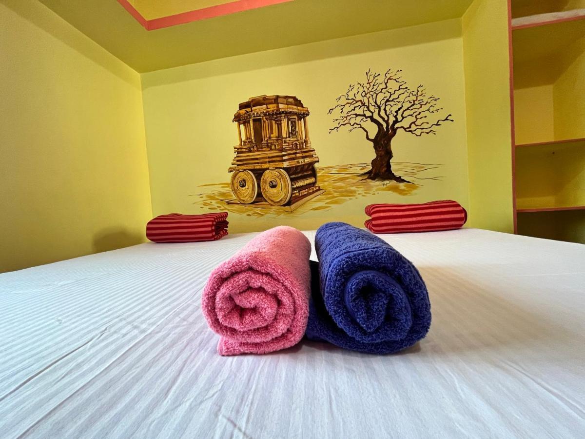 Vaibhav Home Stay ฮัมปี ภายนอก รูปภาพ